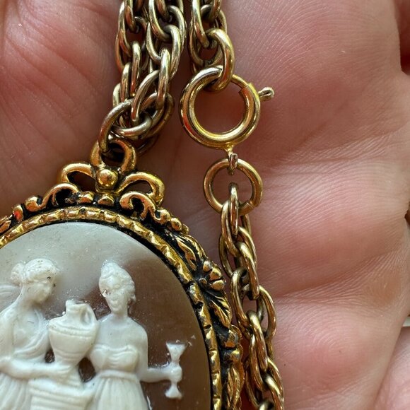 Perfume Sachet Cameo Pendant with some Perfume - Picture 11 of 12